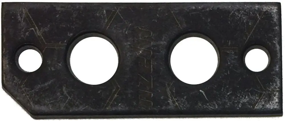 Schwarze Dichtung von Bosch mit zwei runden Ausschnitten, geeignet für elektrotechnische Anwendungen, auf rechteckiger Grundfläche.